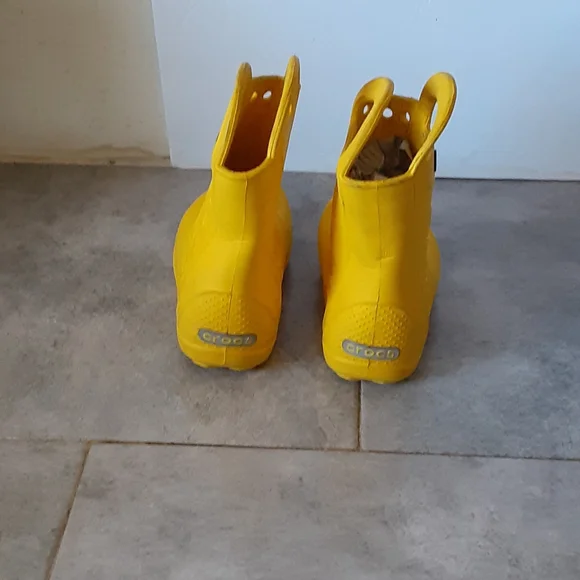 CROCS  SIZE  8 KIDS - Picture 4 of 5